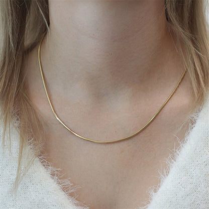 CLASSY NECKLACE
