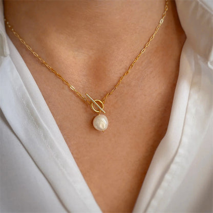 PURE PEARL MOON NECKLACE